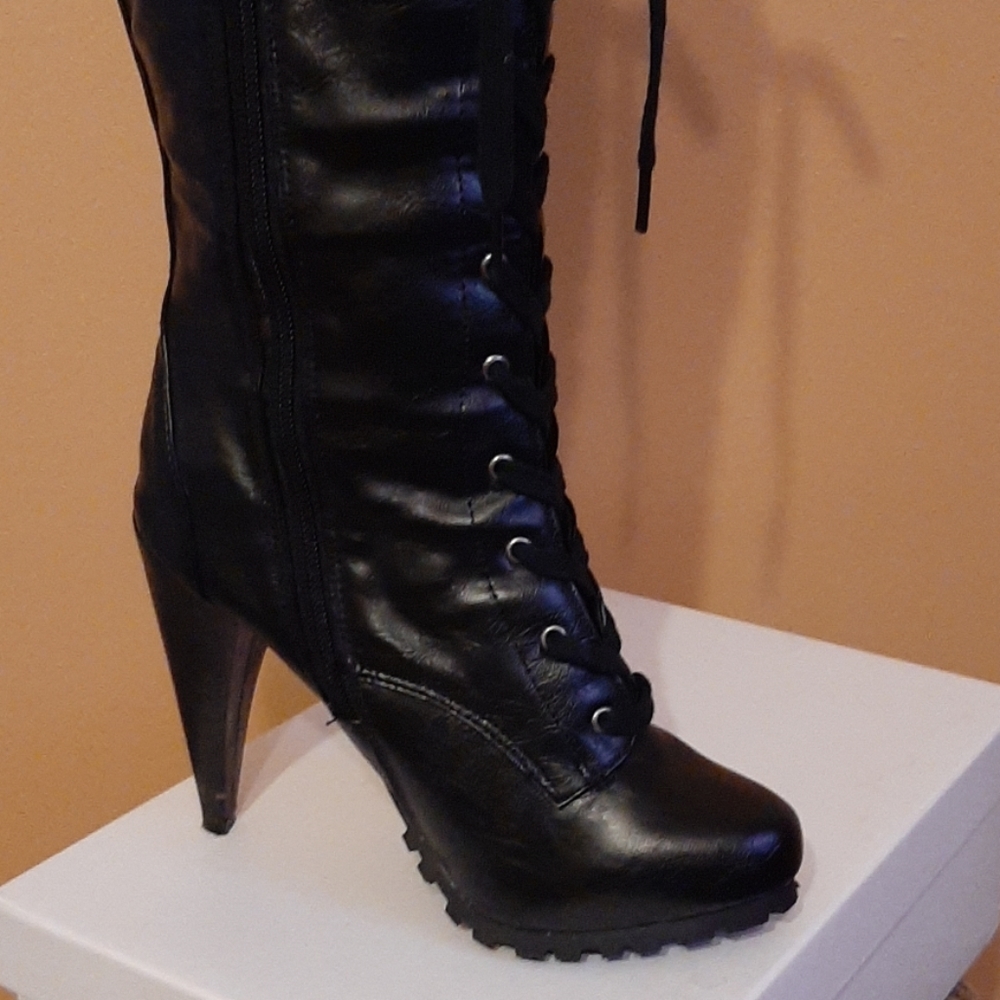 Boots - Picture 4 of 4